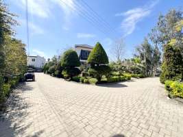 <div class='tp_title'>خرید زمین شهرکی در رویان</div><div class='tp_desc'>با سلام
فروش زمین شهرکی در بهشت زیبای رویان...❕❕
✖️مــشــخــصــات زمــیــن✔️۴۵۰متر✔️داخل بافت✔️سنددار
◾️این زمین در یک شهرک سرسبز و قدیمی واقع شده و اکثر قوارههای شهرک ساخته شده است.
◾️شهرک سنگفرش شده و دارای محوطه عمومی سرسبز و گیت نگهبانی ۲۴ ساعته میباشد
◾️لوکیشن عال...</div><div class='row_location'><div class='row_title'>آدرس</div><div class='tp_location'>رویان<br />آدرس: مازندران، سرخرود، املاک نفار</div></div><div class='row_contact'><div class='row_title'>اطلاعات تماس</div><div class='tp_contact'>شیما قیصریان</div></div><div style='clear:both'></div><div class='title'>تصاویر</div><div class='images_box'><img src='/components/com_djclassifieds/images/item/1/1220_img_20250422_142001_ths.jpg' width='267' height='200' /><img src='/components/com_djclassifieds/images/item/1/1220_img_20250422_141934_ths.jpg' width='267' height='200' /><img src='/components/com_djclassifieds/images/item/1/1220______img_5490-scaled_ths.jpg' width='267' height='200' /></div><div style='clear:both'></div> خرید زمین شهرکی در رویان