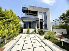 <div class='tp_title'>ویلا مدرنِ مستقل در نوشهر</div><div class='tp_desc'>با سلام
فروش ویلا مدرن و مستقل در نوشهر...❕❕
⏪مـــشـــخــصــات ویـــــلا◀️۲۹۰ متر زمین◀️۳۰۰ متر بنا دوبلکس مدرن◀️چهار مستر روم شیک دارای کمد دیواری◀️فولفرنیش◀️استخر چهار فصل◀️حیاط سازی زیبا◀️تراس قابل چیدمان◀️روف گاردن با چشم انداز کوه و جنگل
▪️این </div><div class='row_location'><div class='row_title'>آدرس</div><div class='tp_location'>نوشهر<br />آدرس: مازندران، سرخرود، املاک نفار</div></div><div class='row_contact'><div class='row_title'>اطلاعات تماس</div><div class='tp_contact'>شیما قیصریان</div></div><div style='clear:both'></div><div class='title'>تصاویر</div><div class='images_box'><img src='/components/com_djclassifieds/images/item/1/1222_img_20250424_112310_ths.jpg' width='267' height='200' /><img src='/components/com_djclassifieds/images/item/1/1222_img_20250424_112650_ths.jpg' width='267' height='200' /><img src='/components/com_djclassifieds/images/item/1/1222_img_20250424_112329_ths.jpg' width='267' height='200' /></div><div style='clear:both'></div> ویلا مدرنِ مستقل در نوشهر