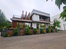 <div class='tp_title'>ویلا مدرن و فولامکانات در سرخرود</div><div class='tp_desc'>با سلام
فروش ویلا مدرن و فولامکانات در قلب شهر ساحلی سرخرود ...❗️❗️❗️
❎مـــشـــخـــصــــات ویــــلا✅۳۰۰ متر زمین✅۲۸۰ متر بنا دوبلکس✅سه مستر روم نورگیر دارای کمد دیواری✅دارای چند تراس بزرگ در جهات مختلف✅استخر چهار فصل ، جکوزی و سونا✅حیاط سازی چشم نواز✅دارای پایان کار و سند شش دانگ
◾️این ویلا لوکس در یک خیابان زیبا...</div><div class='row_location'><div class='row_title'>آدرس</div><div class='tp_location'>بافت شهری سرخرود<br />آدرس: مازندران، سرخرود، املاک نفار</div></div><div class='row_contact'><div class='row_title'>اطلاعات تماس</div><div class='tp_contact'>شیما قیصریان</div></div><div style='clear:both'></div><div class='title'>تصاویر</div><div class='images_box'><img src='/components/com_djclassifieds/images/item/1/1230_img_20250504_160335_ths.jpg' width='267' height='200' /><img src='/components/com_djclassifieds/images/item/1/1230_img_20250504_160312_ths.jpg' width='267' height='200' /><img src='/components/com_djclassifieds/images/item/1/1230_img_20250504_160216_ths.jpg' width='267' height='200' /></div><div style='clear:both'></div> ویلا مدرن و فولامکانات در سرخرود