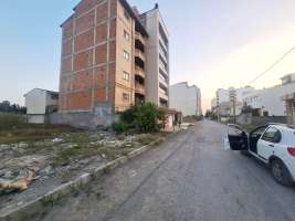 <div class='tp_title'>فروش زمین در خط دریا سرخرود</div><div class='tp_desc'>با سلام
فروش زمین در بلوار دریا( خط دریا ) سرخرود....❕❕❕
✖️مــشـخــصـات زمـــیــن✔️۷۳۰ متر✔️بر بلوار اصلی✔️کاربری مسکونی✔️سنددار✔️دارای انشعابات
◾️این زمین در یکی از بلوارهای اصلی در منطقه برند و ساحلی خط دریا سرخرود واقع شده است.
</div><div class='row_location'><div class='row_title'>آدرس</div><div class='tp_location'>خط دریا سرخرود<br />آدرس: مازندران، سرخرود، املاک نفار</div></div><div class='row_contact'><div class='row_title'>اطلاعات تماس</div><div class='tp_contact'>شیما قیصریان</div></div><div style='clear:both'></div><div class='title'>تصاویر</div><div class='images_box'><img src='/components/com_djclassifieds/images/item/1/1236_img_20250512_151527_ths.jpg' width='267' height='200' /><img src='/components/com_djclassifieds/images/item/1/1236_img_20250512_151501_ths.jpg' width='267' height='200' /><img src='/components/com_djclassifieds/images/item/1/1236_img_20250512_151440_ths.jpg' width='267' height='200' /></div><div style='clear:both'></div> فروش زمین در خط دریا سرخرود