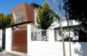 <div class='tp_title'> ویلا استخردار ساحلی در سرخرود</div><div class='tp_desc'>با سلام
فروش ویلا استخردار در شهر ساحلی سرخرود....❗️❗️❗️
✖️مـــشــخـــصـــات ویـــــلا✔️۲۶۰ متر زمین✔️۲۱۰ متر بنا دوبلکس ✔️۳ خواب✔️استخر چهار فصل به همراه جکوزی✔️دارای پایان کار و سند شش دانگ
◾️این ویلا خوش ساخت در دهکده توریستی و ساحلی درو...</div><div class='row_location'><div class='row_title'>آدرس</div><div class='tp_location'>درویش آباد - چاکسر<br />آدرس: مازندران، سرخرود، املاک نفار</div></div><div class='row_contact'><div class='row_title'>اطلاعات تماس</div><div class='tp_contact'>شیما قیصریان</div></div><div style='clear:both'></div><div class='title'>تصاویر</div><div class='images_box'><img src='/components/com_djclassifieds/images/item/1/1244_img_20250521_150303_ths.jpg' width='300' height='195' /><img src='/components/com_djclassifieds/images/item/1/1244_img_20250521_150138_ths.jpg' width='267' height='200' /><img src='/components/com_djclassifieds/images/item/1/1244_img_20250521_150205_ths.jpg' width='267' height='200' /></div><div style='clear:both'></div> ویلا استخردار ساحلی در سرخرود