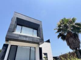 <div class='tp_title'>ویلا مدرن شهرکی در انارور نوشهر</div><div class='tp_desc'>سلام
امیدوارم حالتون خوب باشه
اگر شما هم جزو طرفداران طبیعت اید و مشتاقید یک ویلای مدرن استخردار در یک شهرک رویایی و برند با دسترسی به جنگل و دریا خریداری کنید ، پیشنهاد میکنم بازدید این ویلای جذاب را از دست ندهید .
مشخصات ویلا :
متراژ زمین 270 مترمربع
مساحت بنا 300 مترمربع
4 خواب
کابینت ، هود ، گاز رومیزی ، کمد دیواری ، شیرآلات و ... نصب...</div><div class='row_location'><div class='row_title'>آدرس</div><div class='tp_location'>نوشهر<br />آدرس: مازندران، سرخرود، املاک نفار</div></div><div class='row_contact'><div class='row_title'>اطلاعات تماس</div><div class='tp_contact'>شیما قیصریان</div></div><div style='clear:both'></div><div class='title'>تصاویر</div><div class='images_box'><img src='/components/com_djclassifieds/images/item/1/1282_img_9195-scaled_ths.jpeg' width='267' height='200' /><img src='/components/com_djclassifieds/images/item/1/1282_img_9192-1-scaled_ths.jpeg' width='267' height='200' /><img src='/components/com_djclassifieds/images/item/1/1282_img_9193-1-scaled_ths.jpeg' width='267' height='200' /></div><div style='clear:both'></div> ویلا مدرن شهرکی در انارور نوشهر