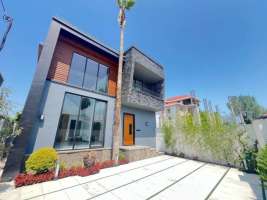 <div class='tp_title'>ویلا مدرن استخردار در بنجکول رویان</div><div class='tp_desc'>سلام
امیدوارم شاد و سرحال باشید
با معرفی یه ویلای مدرن استخردار در بنجکول رویان با شما هستم .
مشخصات ویلا :
230 مترمربع زمین
350 مترمربع بنا
4 خواب ( مستر ، کلوزت )
استخر
کابینت ، هود ، گاز رومیزی ، سینک ، شیرآلات
کمد دیواری
روف گاردن
این </div><div class='row_location'><div class='row_title'>آدرس</div><div class='tp_location'>رویان<br />سرخرود</div></div><div class='row_contact'><div class='row_title'>اطلاعات تماس</div><div class='tp_contact'>شیما قیصریان</div></div><div style='clear:both'></div><div class='title'>تصاویر</div><div class='images_box'><img src='/components/com_djclassifieds/images/item/1/1295_nefaar27846-1_ths.jpeg' width='267' height='200' /><img src='/components/com_djclassifieds/images/item/1/1295_nefaar27846-2_ths.jpeg' width='267' height='200' /><img src='/components/com_djclassifieds/images/item/1/1295_nefaar27846-3_ths.jpeg' width='267' height='200' /></div><div style='clear:both'></div> ویلا مدرن استخردار در بنجکول رویان