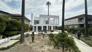 <div class='tp_title'>ویلا مدرن شهرکی در سیسنگان نوشهر</div><div class='tp_desc'>سلام
امیدوارم حالتون خوب باشه
با معرفی یه ویلا مدرن شهرکی در سیسنگان نوشهر با شما هستم .
مشخصات ویلا :
1100 مترمربع زمین
650 مترمربع بنا مدرن
4 خواب ( بزرگ ، مستر ، کلوزت )
استخر
کابینت ، هود ، گاز رومیزی ، سینک ، شیرآلات نصب
کمد دیواری نصب
چشم اندازی فوق العاده
این ویلای مدرن و زیبا در یک شهرک برند در ...</div><div class='row_location'><div class='row_title'>آدرس</div><div class='tp_location'>نوشهر<br />آدرس: مازندران، سرخرود، املاک نفار</div></div><div class='row_contact'><div class='row_title'>اطلاعات تماس</div><div class='tp_contact'>شیما قیصریان</div></div><div style='clear:both'></div><div class='title'>تصاویر</div><div class='images_box'><img src='/components/com_djclassifieds/images/item/1/1296_img_3896-scaled_ths.jpeg' width='300' height='169' /><img src='/components/com_djclassifieds/images/item/1/1296_img_3897-scaled_ths.jpeg' width='300' height='169' /><img src='/components/com_djclassifieds/images/item/1/1296_img_3902-scaled_ths.jpeg' width='300' height='169' /></div><div style='clear:both'></div> ویلا مدرن شهرکی در سیسنگان نوشهر