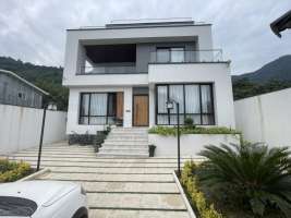 <div class='tp_title'>ویلا مدرن استخردار در چلندر نوشهر </div><div class='tp_desc'>سلام
امیدوارم حالتون خوب باشه
با معرفی یه ویلا مدرن استخردار در چلندر نوشهر همراهتون هستم
مشـخصـات ویلا :
۵۰۰ متر زمین
۳۵۰ متر بنا مدرن
۴ خواب بزرگ ( مستر و کلوزت )
آشپزخانه فول فرنیش
مبله کامل
استخر ۴ فصل
تراس بزرگ و قابل چیدمان با چشم انداز جنگل
روف گاردن با ویوی ۳۶۰ درجه و پانوراما به جنگل و دریا
معرف...</div><div class='row_location'><div class='row_title'>آدرس</div><div class='tp_location'>نوشهر<br />آدرس: مازندران، سرخرود، املاک نفار</div></div><div class='row_contact'><div class='row_title'>اطلاعات تماس</div><div class='tp_contact'>شیما قیصریان</div></div><div style='clear:both'></div><div class='title'>تصاویر</div><div class='images_box'><img src='/components/com_djclassifieds/images/item/1/1316_img_9054-scaled_ths.jpeg' width='267' height='200' /><img src='/components/com_djclassifieds/images/item/1/1316_img_9055-scaled_ths.jpeg' width='267' height='200' /><img src='/components/com_djclassifieds/images/item/1/1316_img_9051-scaled_ths.jpeg' width='267' height='200' /></div><div style='clear:both'></div> ویلا مدرن استخردار در چلندر نوشهر